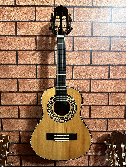 Cavaquinho Araújo modelo super clássico sólido
