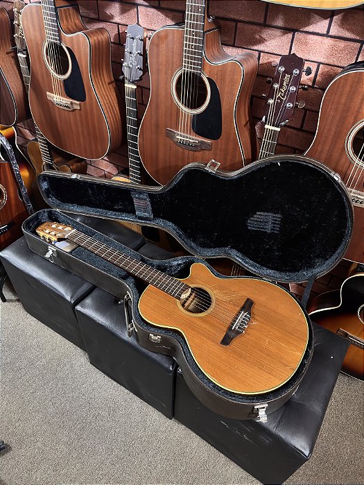 Violão Takamine Japonês Nylon NPT110 tampo cedro sólido pré Accuracoustic