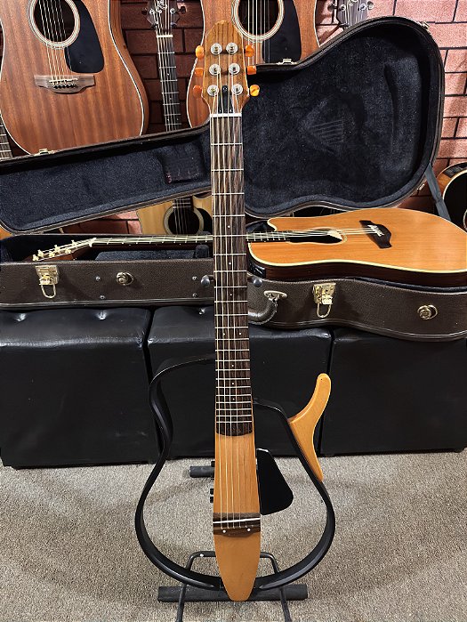 Violão Yamaha Silent aço elétrico slg110s regulado com bag