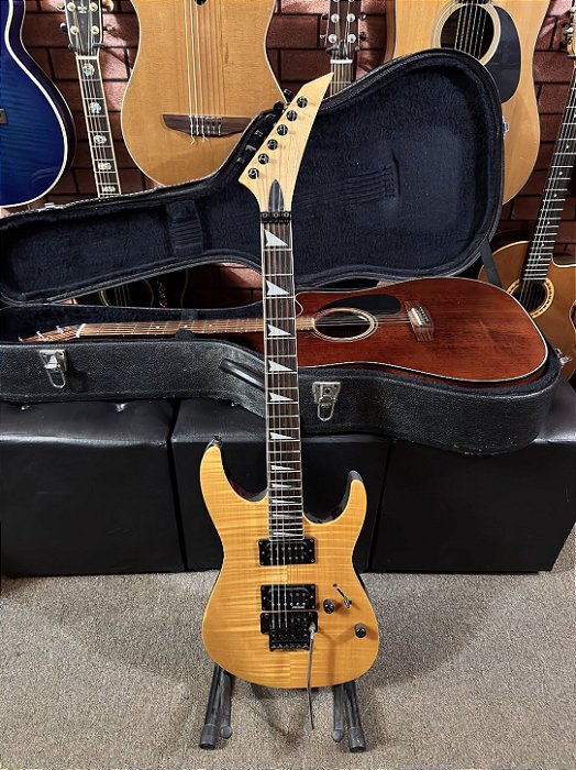 Guitarra Superstrato hsh Condor regulada