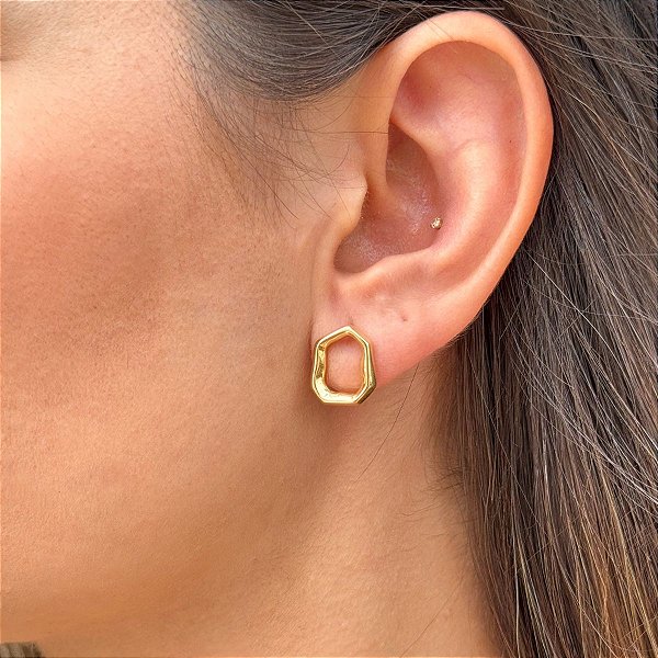 Brinco IsaLuz Organico Oval Vazado Banhado em Ouro 18k