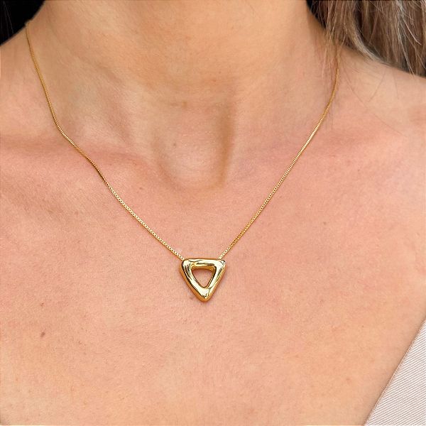 Colar IsaLuz Triangulo Vazado Banhado em Ouro 18k