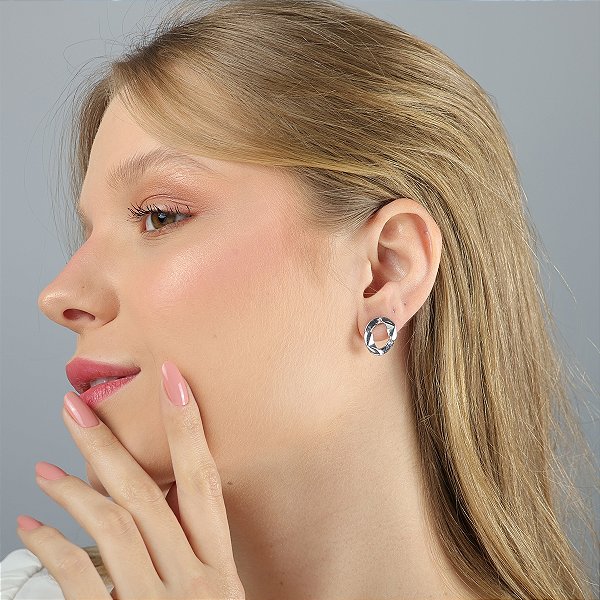 Brinco IsaLuz Circulo Vazado Irregular Banhado em Ródio Branco