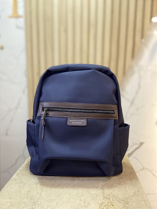 Mochila azul impermeável