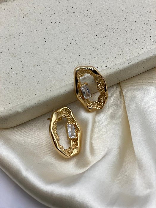 Brinco orgânico com pedra de zircônia