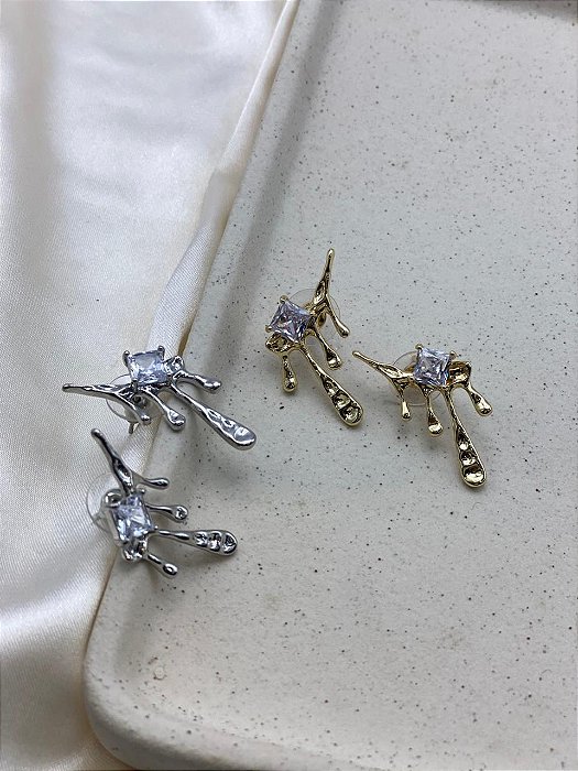 Brinco gota com pedraria