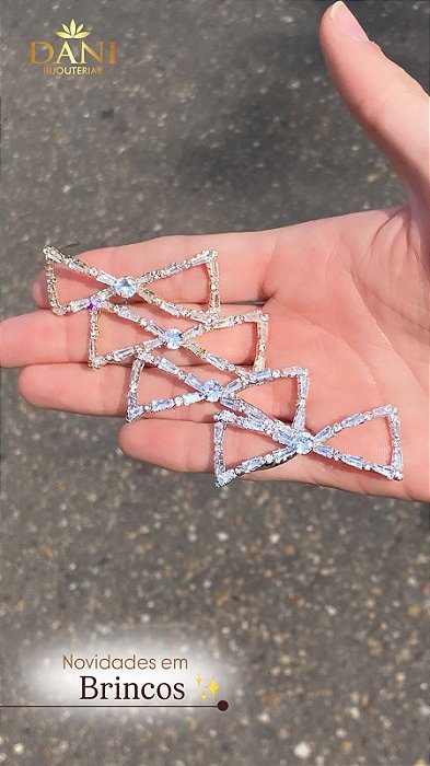 Brinco laço cravejado