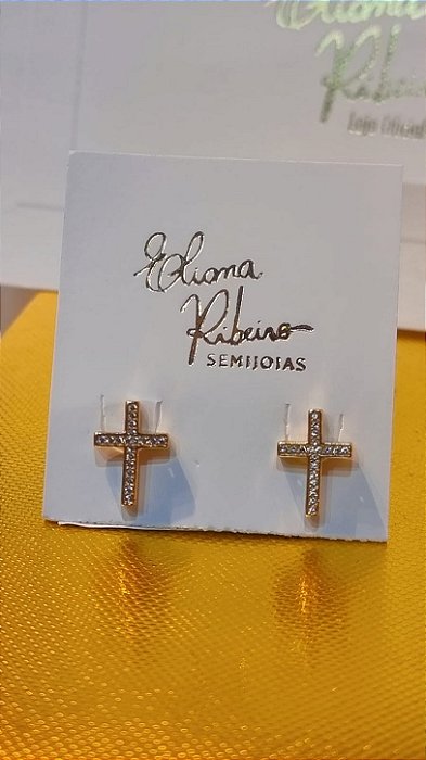 Brinco fixo cruz com zircônia dourado