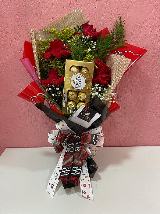 Ramalhete com 4 Rosas Colombianas e Ferrero Rocher