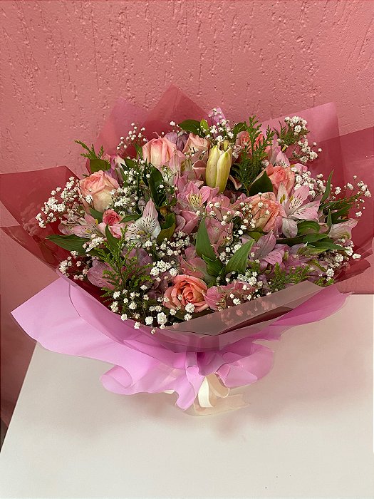 Buque com 12 Rosas, Astromélias e Gipsofila