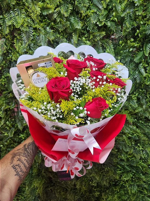 Buquê de 8 Rosas + Ferrero Rocher