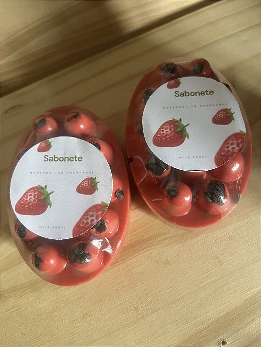 Sabonetes esfoliantes de morango com champanhe
