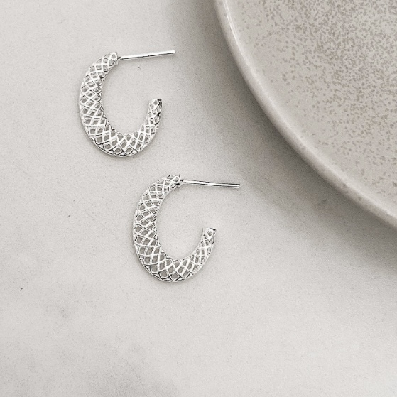 Argola oval renda Italiana