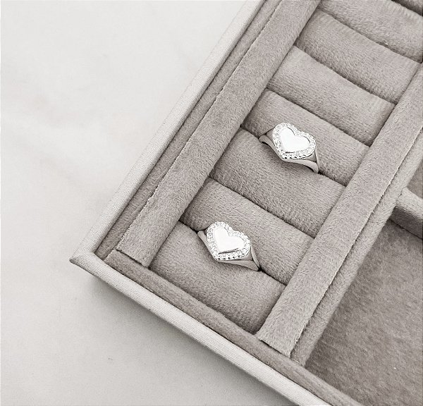 Anel largo coração borda cravejada