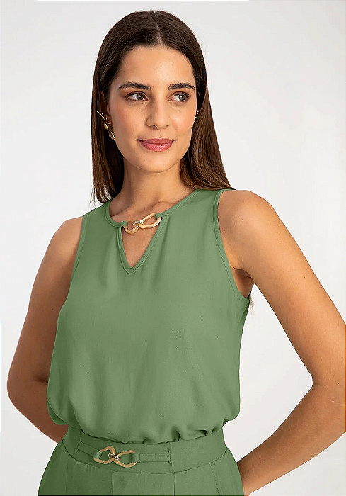 Blusa sem Mangas com Detalhe Decote
