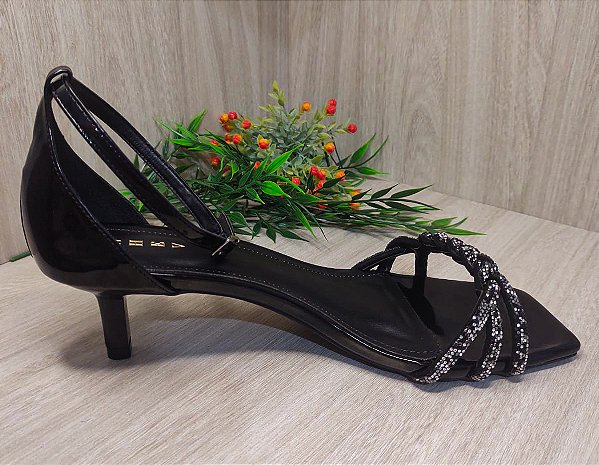 Sandália Salto Baixo Fino Verniz Preto