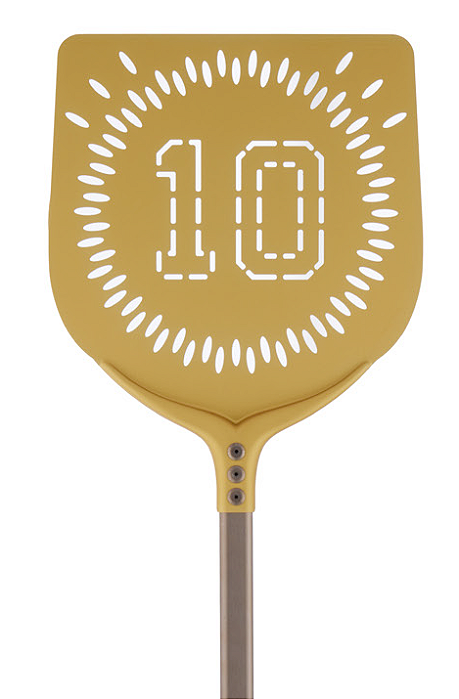 Pá Cerutti Inox (10) em alumínio anodizado quadrado perfurado dourado cabo marrom