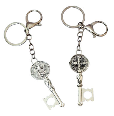 Chaveiro Chave de São Bento em Metal (13cm)
