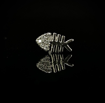 Piercing esqueleto de peixe