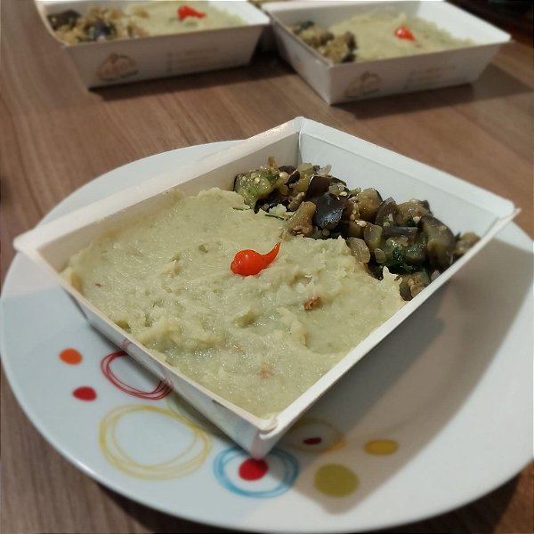 Escondidinho de carne c/ purê de batata doce + Berinjela refogada