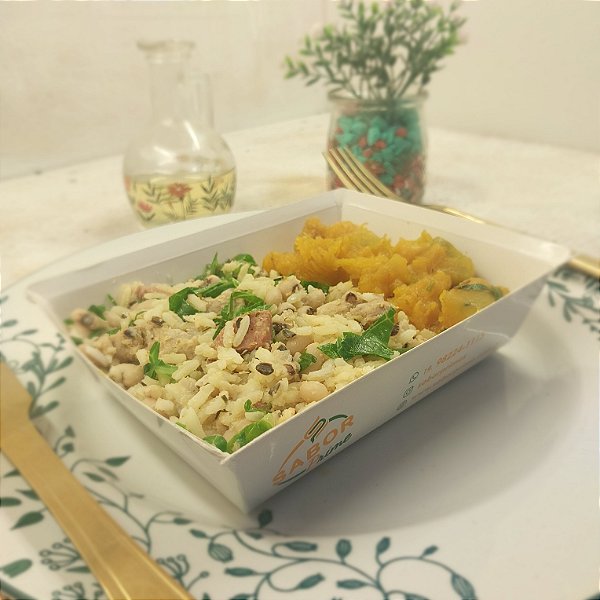 Baião de dois c/ Filé mignon suíno, bacon e calabresa + Cabotiá refogada