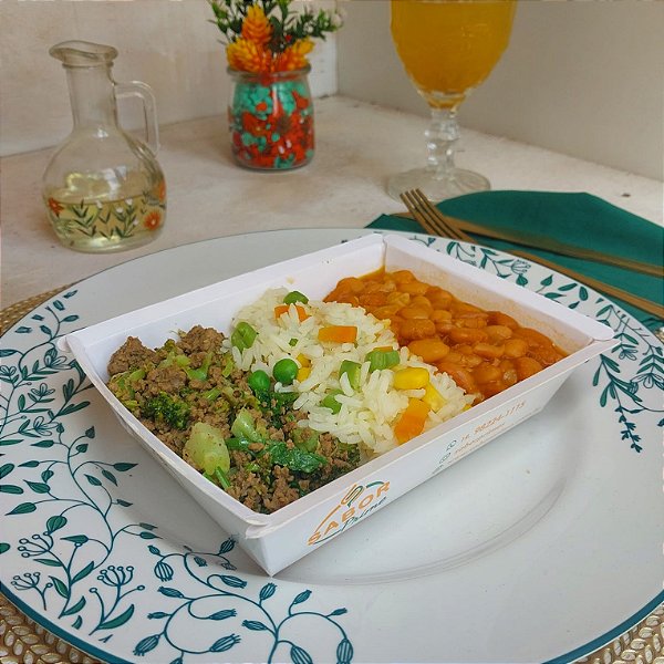 Carne moída com brócolis + Arroz a grega + Feijão