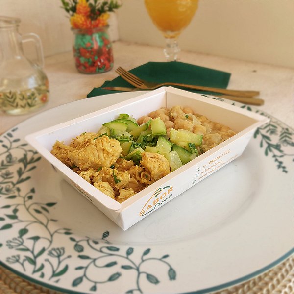 Cubos de frango ao curry + Grão de bico + Abobrinha