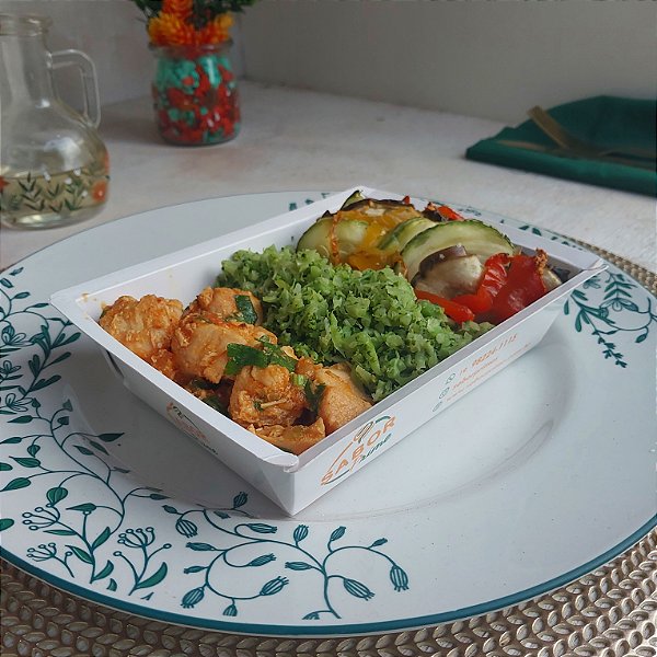 Frango com tomate + Arroz de brócolis + Ratatouille