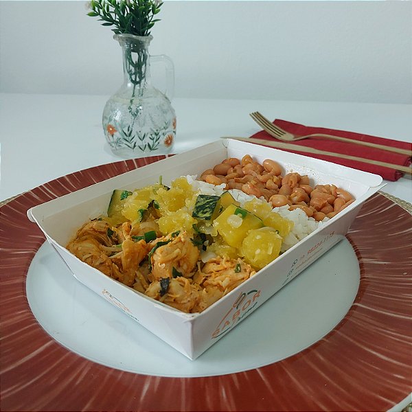 Cubos de frango c/ ervas finas + Arroz + Feijão + Abóbora caipira