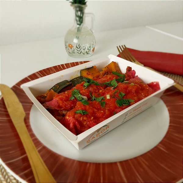 Panqueca de beterraba com frango cremoso e requeijão + Cabotiá rústica