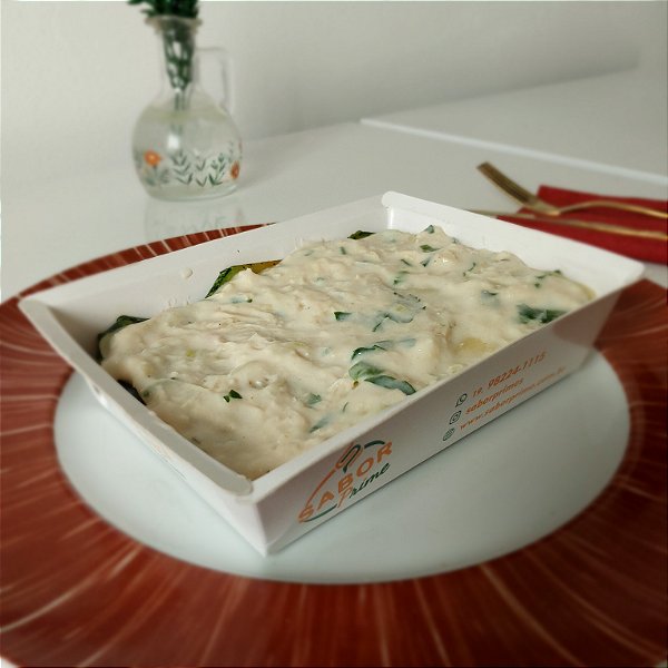 Lasanha de abobrinha com molho bechamel e frango desfiado