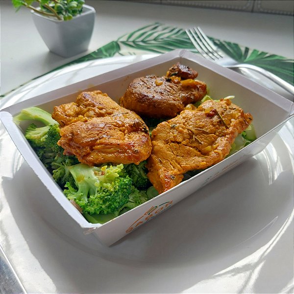 Filé mignon suíno com toque de laranja + Brócolis + Abobrinha