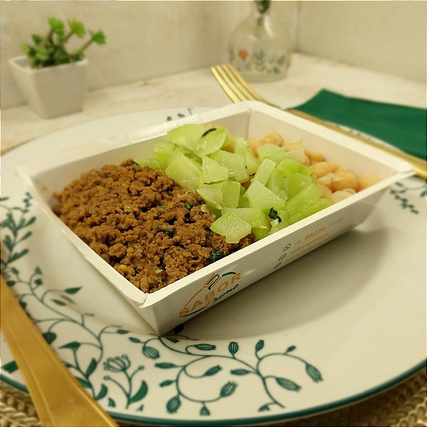 Carne moída + Grão de bico + Chuchu refogado