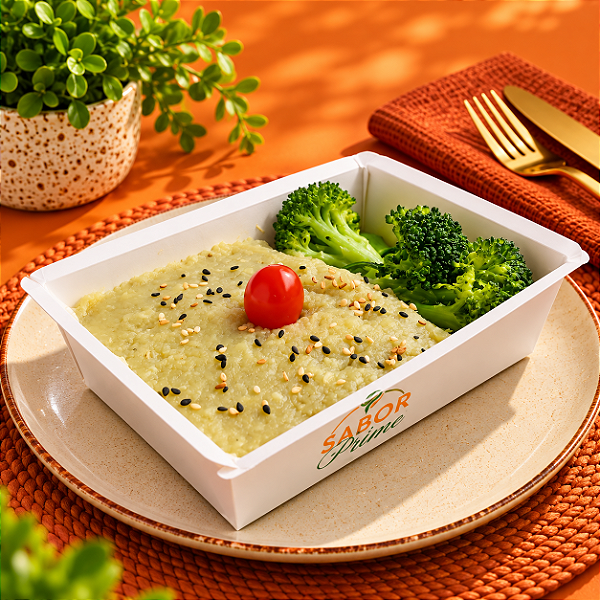 Escondidinho de frango com purê de batata doce + Brócolis no azeite