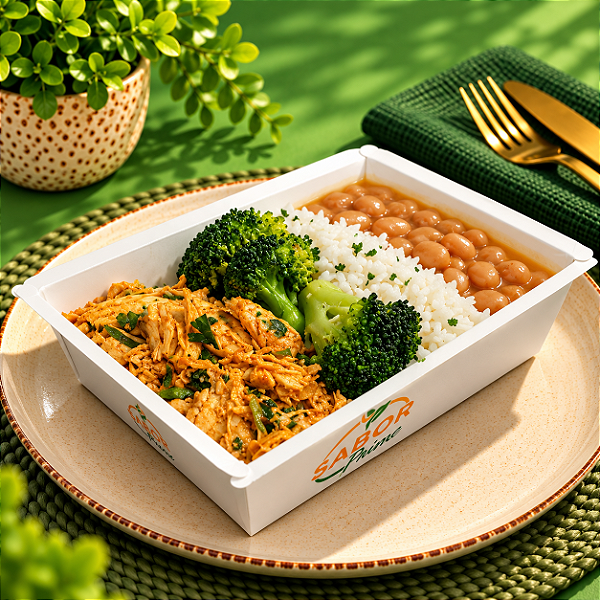 Iscas de frango ao curry + Arroz + Feijão e Brócolis no azeite