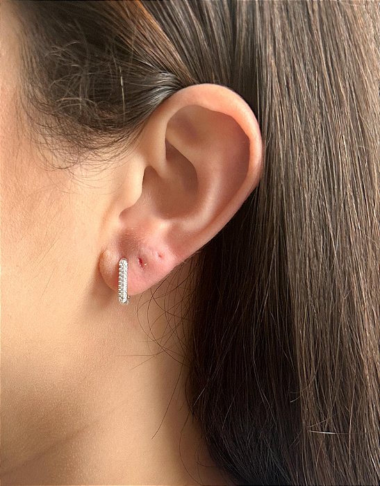 Argola Retangular em Prata Cravejda