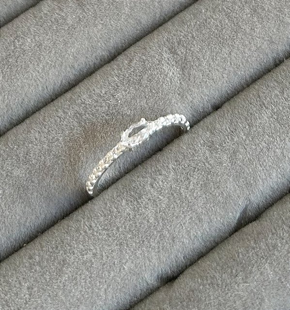 Anel em Prata Solitário Cristal Cravejado