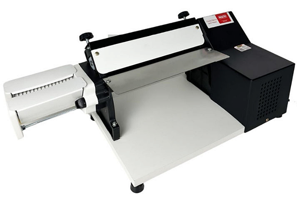 Cilindro Laminador Elétrico para Massas 28cm Com Talharim Preto – Malta