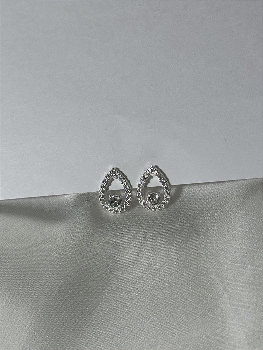 Brinco Gota Cravejada com Ponto de Luz