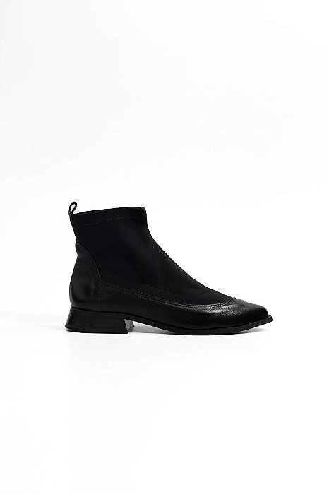 BOTA BÁSICA VANUCIA COURO E LYCRA