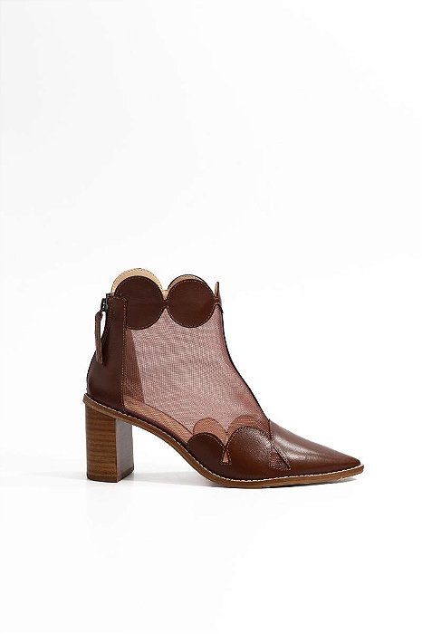 BOTA VANUCIA BICO FINO E SALTO MADEIRA