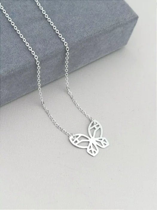 Colar borboleta desenhada