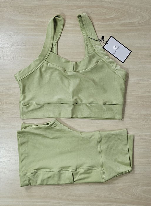 Conjunto de Short com Bolso Canelado - G (com top modelo Movimento)