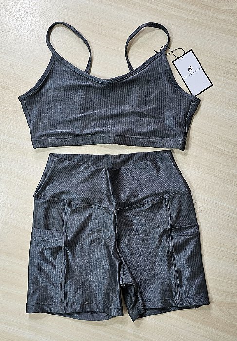 Conjunto de Short com Bolso Canelado - M (com top modelo Superação)