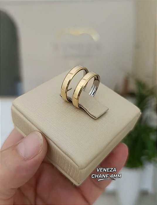 Par de Alianças 4mm Chanfradas