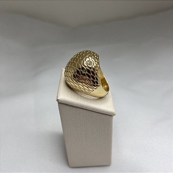 ANEL TODO TRABALHADO COM TELA OVAL EM BANHO DE OURO 18K