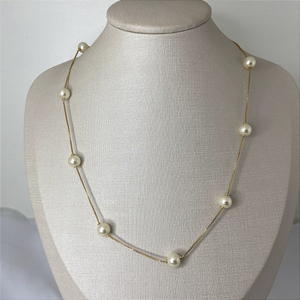 COLAR  EM PÉROLAS SHELL BANHADO EM OURO 18K