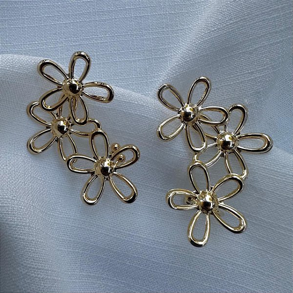 BRINCO EAR CUFF FLORES TRIPLAS