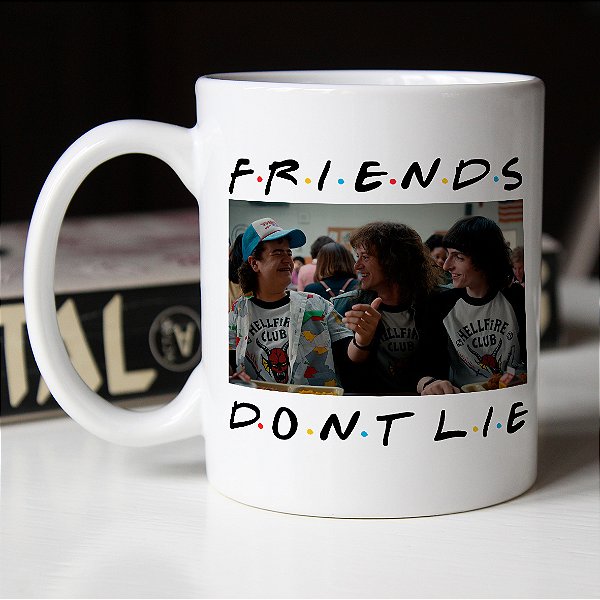 Caneca Cilíndrica Friends Don't Lie Não Minta Stranger Things Hellfire Club Branca