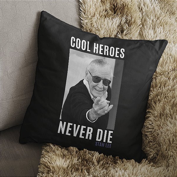 Almofada Cool Heroes Never Die Stan Lee Marvel Comics 45x45